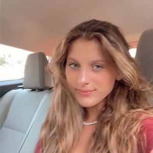 Meet your Posher, Abigail